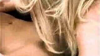 Lesbians licking - porn video