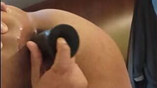 I spread my ass in bed - porn video