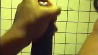 Jerking off in the bathroom - porn video